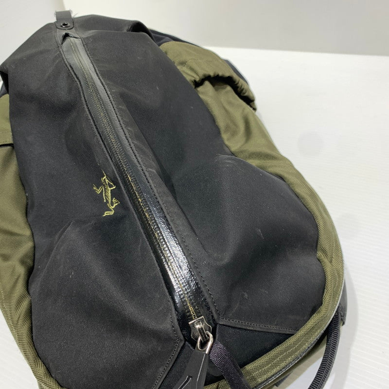 【現状渡し品】【メンズ/レディース】 ARC'TERYX アークテリクス ARRO 16 BACKPACK 24018 アロー16 バックパック カバン リュックサック 188-261011-ko-17-teih カラー：カーキ/ブラック 万代Net店