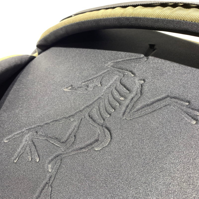 【現状渡し品】【メンズ/レディース】 ARC'TERYX アークテリクス ARRO 16 BACKPACK 24018 アロー16 バックパック カバン リュックサック 188-261011-ko-17-teih カラー：カーキ/ブラック 万代Net店