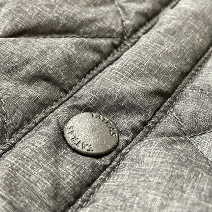 【中古品】【メンズ】 TATRAS タトラス × STRADA EST ストラダ エスト 別注コラボ EXCLUSIVE DOWN VEST MTA6SE4443 エクスクルーシブ ダウン ベスト アウター 141-261011-sa-15-teih サイズ：2 カラー：グレー 万代Net店