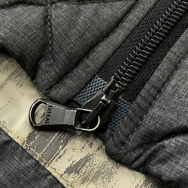【中古品】【メンズ】 TATRAS タトラス × STRADA EST ストラダ エスト 別注コラボ EXCLUSIVE DOWN VEST MTA6SE4443 エクスクルーシブ ダウン ベスト アウター 141-261011-sa-15-teih サイズ：2 カラー：グレー 万代Net店