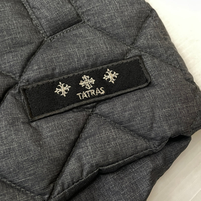 【中古品】【メンズ】 TATRAS タトラス × STRADA EST ストラダ エスト 別注コラボ EXCLUSIVE DOWN VEST MTA6SE4443 エクスクルーシブ ダウン ベスト アウター 141-261011-sa-15-teih サイズ：2 カラー：グレー 万代Net店