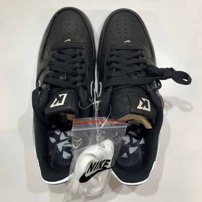 【中古品】【メンズ】 NIKE ナイキ×COLIN KAEPERNICK CQ0493-001 AIR FORCE 1 07 CK QS スニーカー 靴 BLACK 箱付き・黒タグ付き ※小さなスレ・外箱日焼けあり 160-261024-io-24-fuzh サイズ：27cm カラー：ブラック 万代Net店