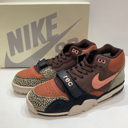 【中古品】【メンズ】 NIKE SB ナイキエスビー×ARTS REC IF0501-200 AIR TRAINER 1 ""EARTH AND DUSTY PEACH"" スニーカー 靴 箱付き・黒タグ・シューレース付き 160-261024-io-26-fuzh サイズ：27.5cm カラー：ブラウン 万代Net店