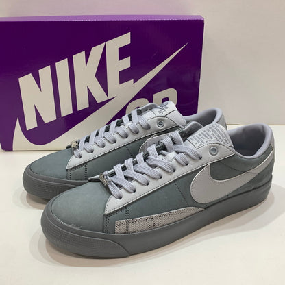 【中古美品】【メンズ】 NIKE SB ナイキエスビー×FRAR DN3754-001 BLAZER LOW "COOL GREY" スニーカー 靴 GRAY 箱・黒タグ付き 160-261024-io-32-fuzh サイズ：27cm カラー：グレー 万代Net店