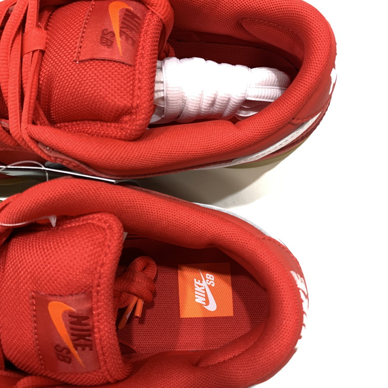【中古美品】【メンズ】 NIKE SB ナイキエスビー FJ1674-600 DUNK LOW PRO ISO ORANGE LABEL "UNC RED GUM" スニーカー 靴 RED 黒タグ・箱・シューレース付属 160-261024-io-29-fuzh サイズ：27cm カラー：レッド 万代Net店