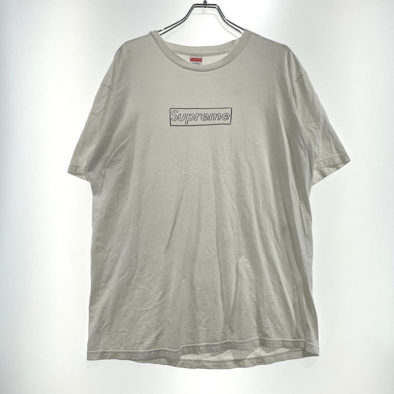 【中古品】【メンズ】 Supreme シュプリーム 21SS KAWS CHALK LOGO TEE カウズ チョーク ロゴ Tシャツ 半袖 トップス 149-261012-yo-09-teih サイズ：L カラー：ホワイト 万代Net店