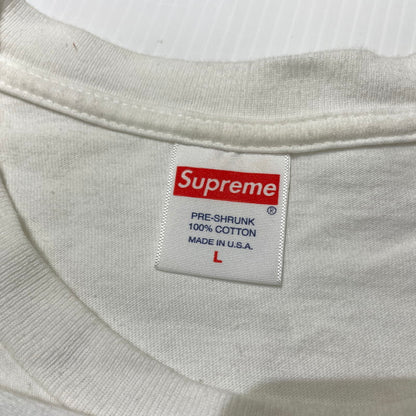 【中古品】【メンズ】 Supreme シュプリーム 21SS KAWS CHALK LOGO TEE カウズ チョーク ロゴ Tシャツ 半袖 トップス 149-261012-yo-09-teih サイズ：L カラー：ホワイト 万代Net店