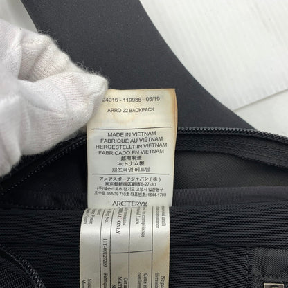 【現状渡し品】【メンズ】 ARC'TERYX アークテリクス ARRO 22 BACKPACK 24016-119936 アロー バックパック カバン リュックサック 188-261014-ko-21-teih カラー：ブラック/カーキ 万代Net店