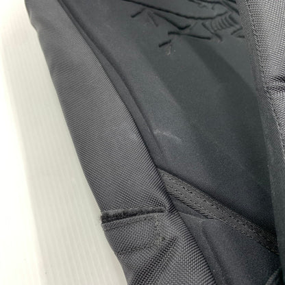 【現状渡し品】【メンズ】 ARC'TERYX アークテリクス ARRO 22 BACKPACK 24016-119936 アロー バックパック カバン リュックサック 188-261014-ko-21-teih カラー：ブラック/カーキ 万代Net店