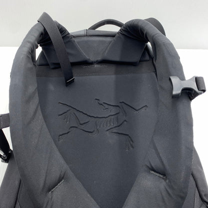 【現状渡し品】【メンズ】 ARC'TERYX アークテリクス ARRO 22 BACKPACK 24016-119936 アロー バックパック カバン リュックサック 188-261014-ko-21-teih カラー：ブラック/カーキ 万代Net店