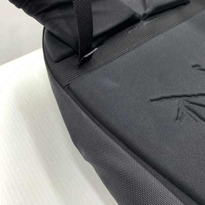 【現状渡し品】【メンズ】 ARC'TERYX アークテリクス ARRO 22 BACKPACK 24016-119936 アロー バックパック カバン リュックサック 188-261014-ko-21-teih カラー：ブラック/カーキ 万代Net店
