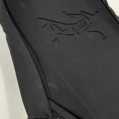 【現状渡し品】【メンズ】 ARC'TERYX アークテリクス ARRO 22 BACKPACK 24016-119936 アロー バックパック カバン リュックサック 188-261014-ko-21-teih カラー：ブラック/カーキ 万代Net店