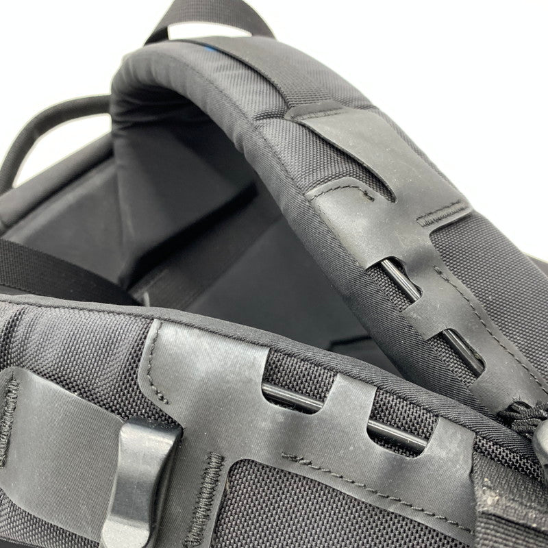 【現状渡し品】【メンズ】 ARC'TERYX アークテリクス ARRO 22 BACKPACK 24016-119936 アロー バックパック カバン リュックサック 188-261014-ko-21-teih カラー：ブラック/カーキ 万代Net店