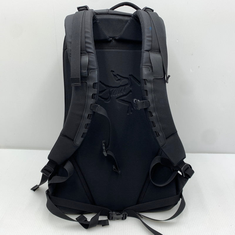 【現状渡し品】【メンズ】 ARC'TERYX アークテリクス ARRO 22 BACKPACK 24016-119936 アロー バックパック カバン リュックサック 188-261014-ko-21-teih カラー：ブラック/カーキ 万代Net店
