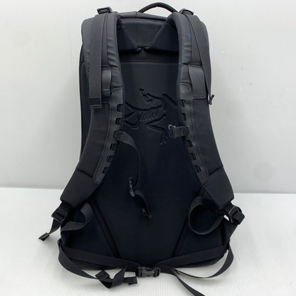 【現状渡し品】【メンズ】 ARC'TERYX アークテリクス ARRO 22 BACKPACK 24016-119936 アロー バックパック カバン リュックサック 188-261014-ko-21-teih カラー：ブラック/カーキ 万代Net店