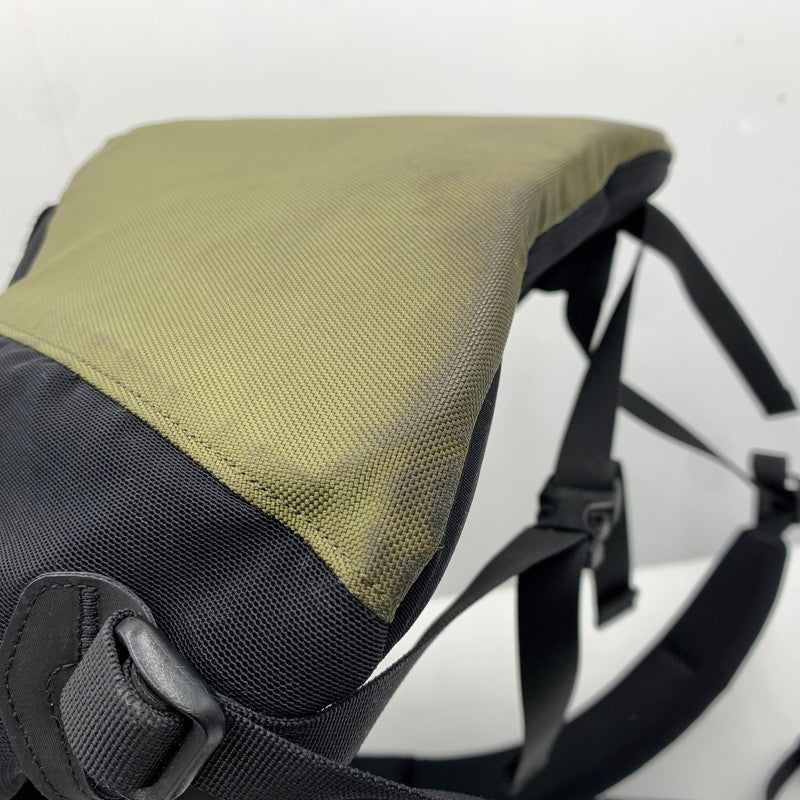 【現状渡し品】【メンズ】 ARC'TERYX アークテリクス ARRO 22 BACKPACK 24016-119936 アロー バックパック カバン リュックサック 188-261014-ko-21-teih カラー：ブラック/カーキ 万代Net店
