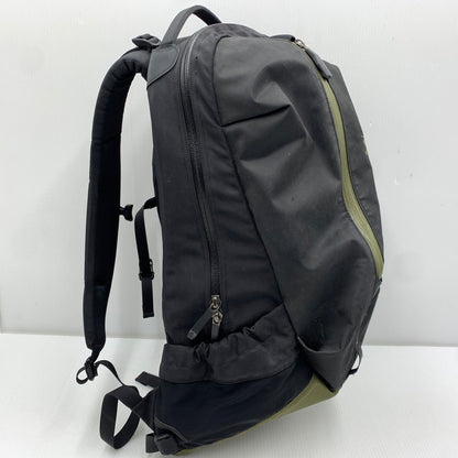 【現状渡し品】【メンズ】 ARC'TERYX アークテリクス ARRO 22 BACKPACK 24016-119936 アロー バックパック カバン リュックサック 188-261014-ko-21-teih カラー：ブラック/カーキ 万代Net店
