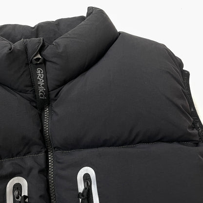【中古品】【メンズ】 AND WANDER アンドワンダー × GRAMICCI グラミチ 別注コラボ DOWN VEST GUJ4-F3001-M ダウン ベスト アウター 144-261015-sa-03-teih サイズ：L カラー：ブラック 万代Net店