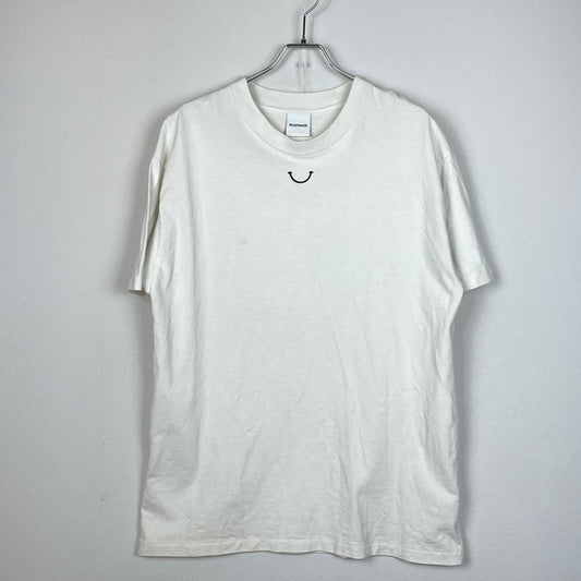 【中古品】【メンズ】 READY MADE レディメイド SMILE T-SHIRT RE-CO-WH-00-00-244 スマイル Tシャツ 半袖 トップス 142-261012-sa-19-teih サイズ：L カラー：ホワイト 万代Net店