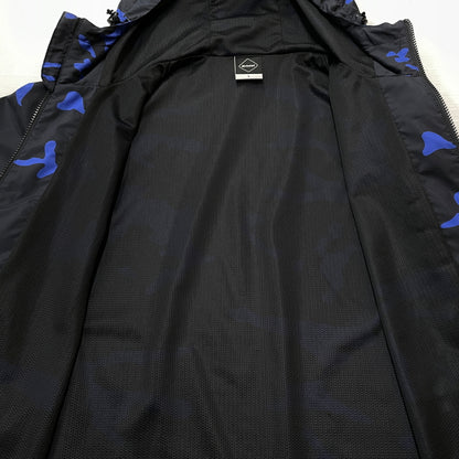 【中古品】【メンズ】 F.C.R.B. エフシーアールビー TEAM PRACTICE JACKET FCRB-189026 チーム プラクティス ジャケット アウター 142-261015-sa-07-teih サイズ：L カラー：ブルー 万代Net店