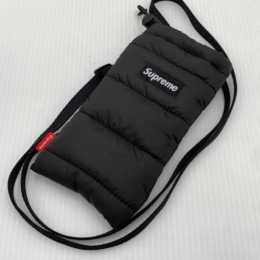 【中古品】【メンズ】 Supreme シュプリーム 22AW PUFFER NECK POUCH パファー ネック ポーチ カバン キルティング 188-261016-ko-14-teih カラー：ブラック 万代Net店
