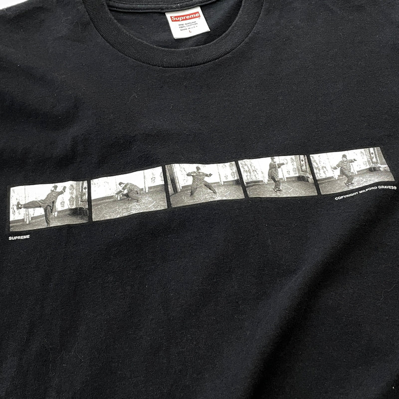 【中古品】【メンズ】 SUPREME シュプリーム MILFORD GRAVES TEE ミルフォード グレイヴス Tシャツ 半袖 トップス 149-261015-sa-25-teih サイズ：L カラー：ブラック 万代Net店