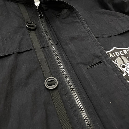 【現状渡し品】【メンズ】 NFL エヌエフエル STAND-NECK HOODED JACKET "RAIDERS" STANDネック フーデッド ジャケット レイダース アウター 145-261015-sa-05-teih サイズ：F カラー：ブラック 万代Net店