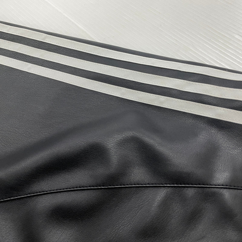 【中古品】【メンズ】 ADIDAS アディダス FAKE LEATHER BASEBALL SHIRT IZ4048 フェイクレザーベースボール シャツ 半袖 トップス 148-261015-sa-01-teih サイズ：2XL カラー：ブラック 万代Net店