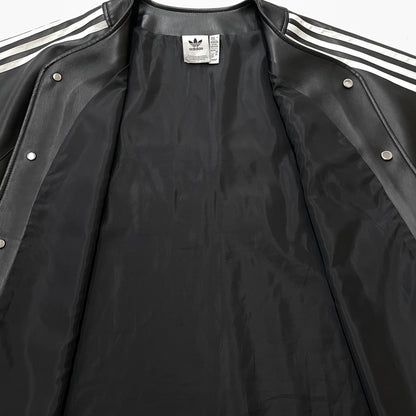 【中古品】【メンズ】 ADIDAS アディダス FAKE LEATHER BASEBALL SHIRT IZ4048 フェイクレザーベースボール シャツ 半袖 トップス 148-261015-sa-01-teih サイズ：2XL カラー：ブラック 万代Net店