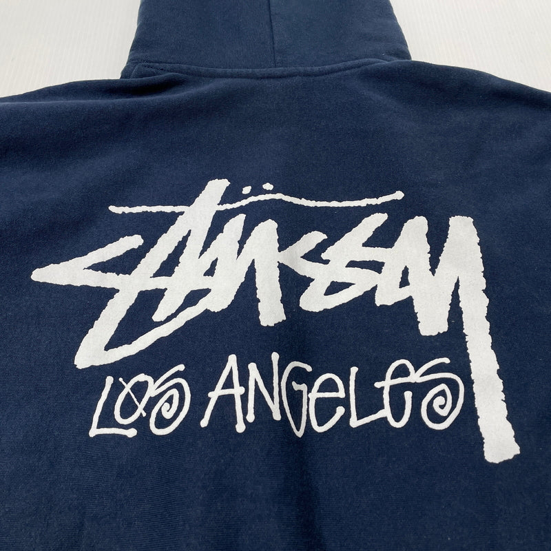 【中古品】【メンズ】 STUSSY ステューシー LOSANGELES CHAPTER PULL OVER HOODIE Z4000SAS ロサンゼルス チャプター プルオーバー フーディ 長袖 トップス パーカー 142-261015-sa-37-teih サイズ：L カラー：ネイビー 万代Net店
