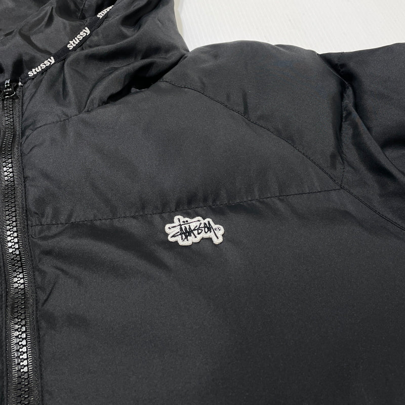 【中古品】【メンズ】 STUSSY ステューシー DOWN JACKET ダウン ジャケット アウター 142-261015-sa-28-teih サイズ：M カラー：ブラック 万代Net店