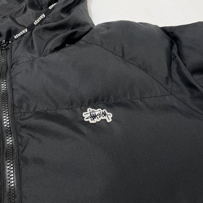 【中古品】【メンズ】 STUSSY ステューシー DOWN JACKET ダウン ジャケット アウター 142-261015-sa-28-teih サイズ：M カラー：ブラック 万代Net店