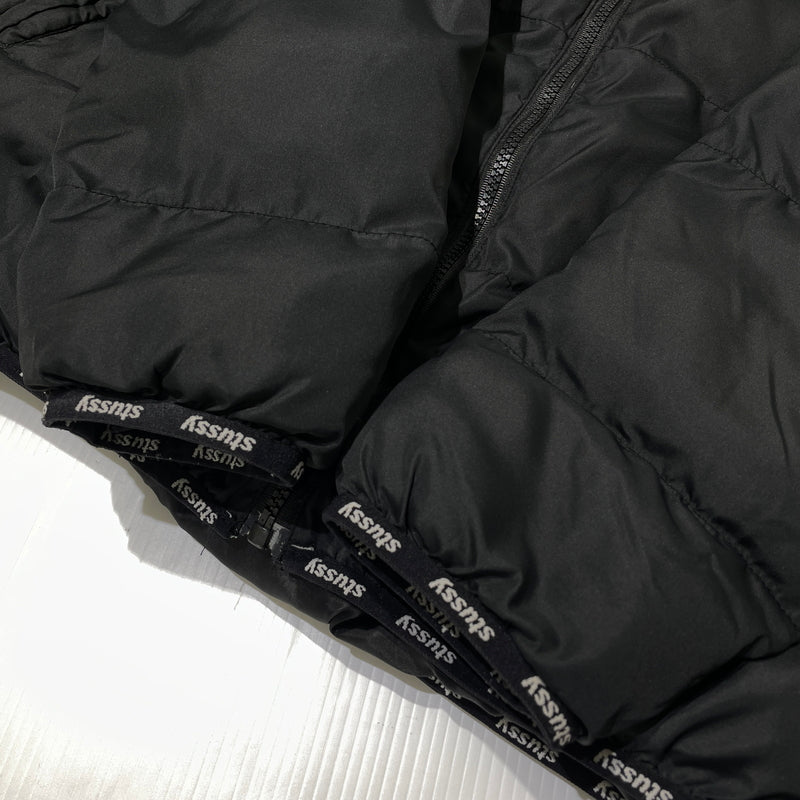 【中古品】【メンズ】 STUSSY ステューシー DOWN JACKET ダウン ジャケット アウター 142-261015-sa-28-teih サイズ：M カラー：ブラック 万代Net店