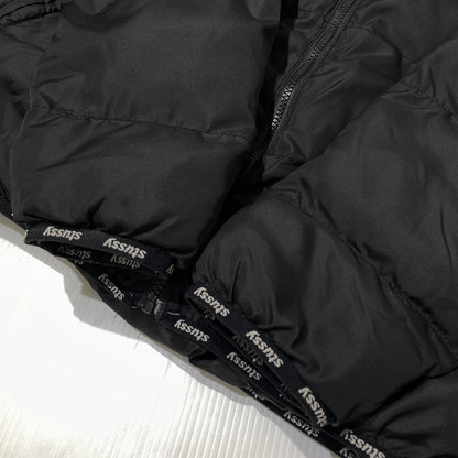 【中古品】【メンズ】 STUSSY ステューシー DOWN JACKET ダウン ジャケット アウター 142-261015-sa-28-teih サイズ：M カラー：ブラック 万代Net店