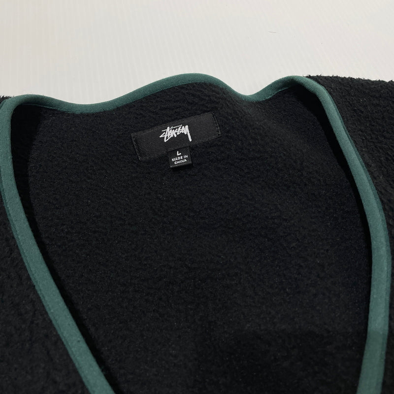 【現状渡し品】【メンズ】 STUSSY ステューシー POLAR FLEECE CARDIGAN 218131 ポーラー フリース カーディガン トップス 142-261015-sa-30-teih サイズ：L カラー：ブラック 万代Net店