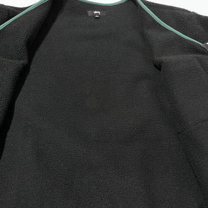 【現状渡し品】【メンズ】 STUSSY ステューシー POLAR FLEECE CARDIGAN 218131 ポーラー フリース カーディガン トップス 142-261015-sa-30-teih サイズ：L カラー：ブラック 万代Net店