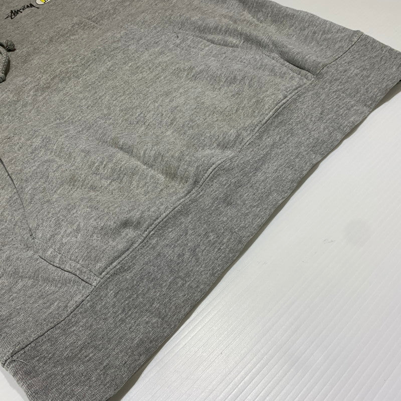 【中古品】【メンズ】 STUSSY ステューシー DE LA SOUL LOGO HOODIE ソウル ロゴ フーディ トップス プルオーバーパーカー 142-261020-ko-03-teih サイズ：M カラー：グレー 万代Net店