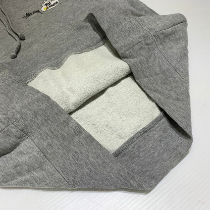 【中古品】【メンズ】 STUSSY ステューシー DE LA SOUL LOGO HOODIE ソウル ロゴ フーディ トップス プルオーバーパーカー 142-261020-ko-03-teih サイズ：M カラー：グレー 万代Net店
