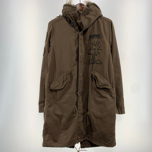 【現状渡し品】【メンズ】 HYSTERIC GLAMOUR ヒステリックグラマー × PEANUTS ピーナッツ 別注 コラボ MILITARY MODS COAT 0193AC05 ミリタリー モッズコート ライトアウター 140-261020-ko-24-teih サイズ：F カラー：グリーン 万代Net店