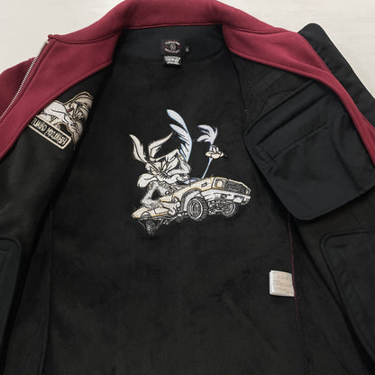 【中古品】【メンズ】 THE BRAVE MAN ザ ブレイブマン × LOONEY TUNES ルーニー テューンズ 別注コラボ WILE E. COYOTE RIDERS JACKET ワイリー コヨーテ ボンディング ライダース ジャケット アウター 145-261018-sa-06-teih サイズ：XL カラー：ワインレッド 万代Net店