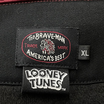 【中古品】【メンズ】 THE BRAVE MAN ザ ブレイブマン × LOONEY TUNES ルーニー テューンズ 別注コラボ WILE E. COYOTE RIDERS JACKET ワイリー コヨーテ ボンディング ライダース ジャケット アウター 145-261018-sa-06-teih サイズ：XL カラー：ワインレッド 万代Net店