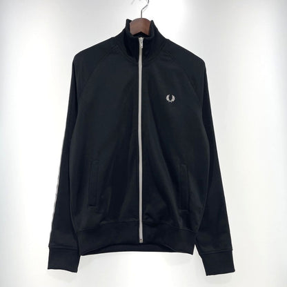 【中古品】【メンズ】 FRED PERRY フレッドペリー TAPED TRACK JACKET J6231 テープド トラックジャケット ライトアウター 141-261020-yo-13-teih サイズ：S カラー：ブラック 万代Net店