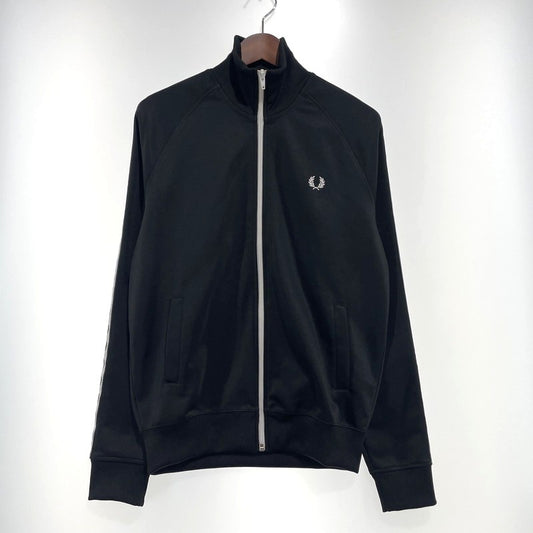【中古品】【メンズ】 FRED PERRY フレッドペリー TAPED TRACK JACKET J6231 テープド トラックジャケット ライトアウター 141-261020-yo-13-teih サイズ：S カラー：ブラック 万代Net店