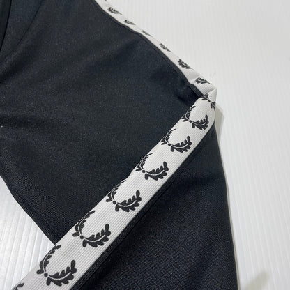【中古品】【メンズ】 FRED PERRY フレッドペリー TAPED TRACK JACKET J6231 テープド トラックジャケット ライトアウター 141-261020-yo-13-teih サイズ：S カラー：ブラック 万代Net店
