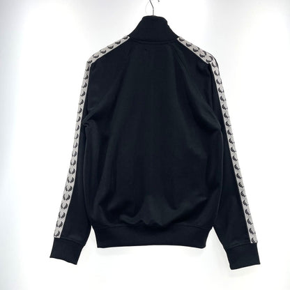 【中古品】【メンズ】 FRED PERRY フレッドペリー TAPED TRACK JACKET J6231 テープド トラックジャケット ライトアウター 141-261020-yo-13-teih サイズ：S カラー：ブラック 万代Net店