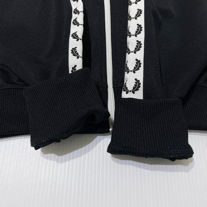 【中古品】【メンズ】 FRED PERRY フレッドペリー TAPED TRACK JACKET J6231 テープド トラックジャケット ライトアウター 141-261020-yo-13-teih サイズ：S カラー：ブラック 万代Net店