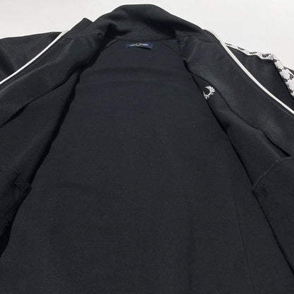 【中古品】【メンズ】 FRED PERRY フレッドペリー TAPED TRACK JACKET J6231 テープド トラックジャケット ライトアウター 141-261020-yo-13-teih サイズ：S カラー：ブラック 万代Net店