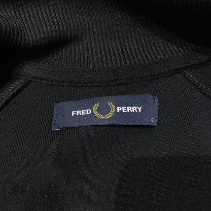 【中古品】【メンズ】 FRED PERRY フレッドペリー TAPED TRACK JACKET J6231 テープド トラックジャケット ライトアウター 141-261020-yo-13-teih サイズ：S カラー：ブラック 万代Net店