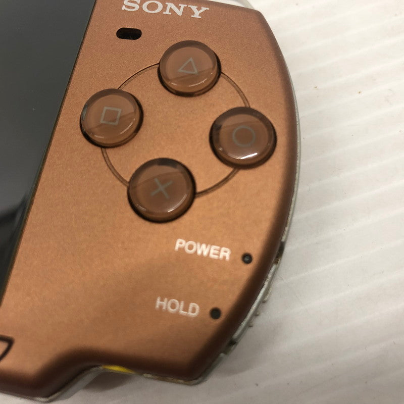 【中古品】 SONY ソニー プレイステーション ポータブルPSP-2000 本体 ブロンズ バッテリー欠品 023-261025-ns-01-teih 万代Net店