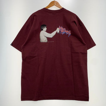 【中古品】【メンズ】 STUSSY ステューシー CUSTOMADE N4 GRAPHIC S/S TEE カスタムメイド グラフィック ショートスリーブ Tシャツ 半袖 トップス 142-261025-ko-03-teih サイズ：不明 カラー：ボルドー 万代Net店